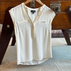 Women’s cream cap sleeve top